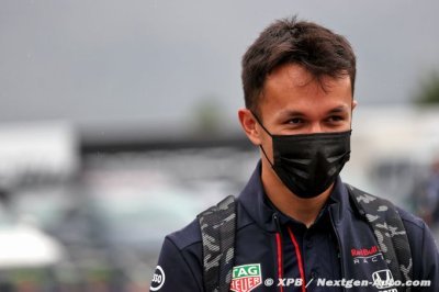 Levé à 3h du matin : pilote de simulateur, le job le plus frénétique du monde pour Albon ?