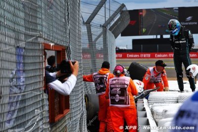 Russell&nbsp;: La F1 doit revoir la disposition des barrières de pneus