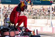 Father says Sainz still in Ferrari contract talks