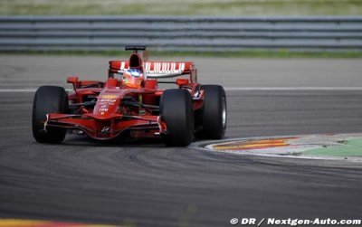 Bortolotti dans le simulateur F1 de Williams