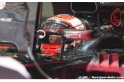 Alonso defends Button after 'negative' slip