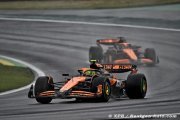 Norris : Russell devait gagner, Verstappen a eu de la chance avec le rouge