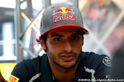 Sainz should be happy with Toro Rosso news - Alonso