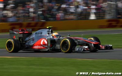 Free 1: Hamilton fastest ahead of Vettel in Malaysia