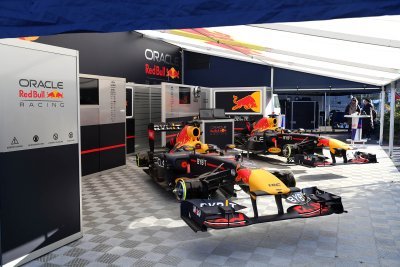 Hadjar au volant d’une légende&nbsp;: la Red Bull RB7 enflammera le Grand Prix de France Historique