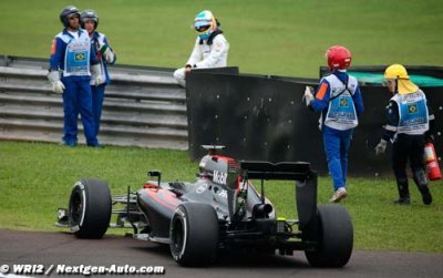 Alonso plays down frustration after ’symbolic’ Friday