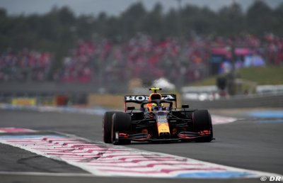 Perez doing ’better job than Bottas’ - Marko