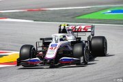Schumacher enchante et glisse sa Haas F1 devant une Williams