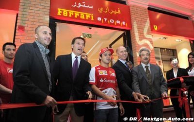 Massa inaugure le Ferrari Store de Koweït City