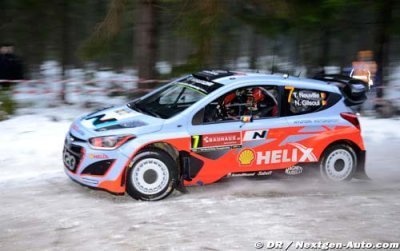 ES8&nbsp;: Ogier et Neuville en difficulté