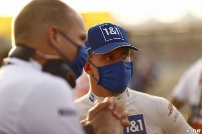 ‘Le premier à arriver au paddock, le dernier à partir’&nbsp;: Vettel loue l’implication de Schumacher 