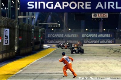 FIA looking into Singapore marshal near-miss