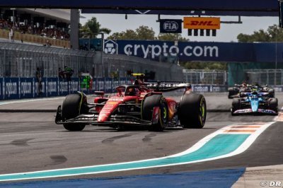 Ferrari admits trying to poach Adrian Newey