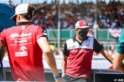 Raikkonen ’se moque’ de qui le remplacera chez Alfa Romeo