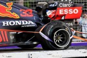Italian press backs Pirelli over tyre blowouts