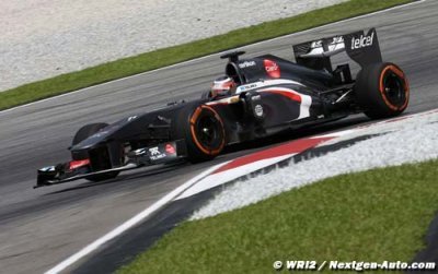 Tir groupé des Sauber en milieu de grille