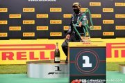 Hamilton juge le protocole de remise des trophées en F1 'exagéré'
