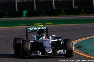 Mercedes explique le problème de freins de Rosberg
