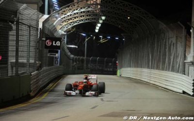 Alonso signe la pole à Singapour