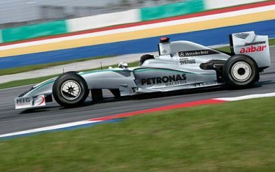 Mercedes GP signs with Petronas