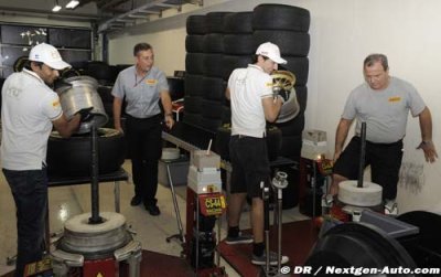 De La Rosa wins Pirelli tyre-fitting challenge
