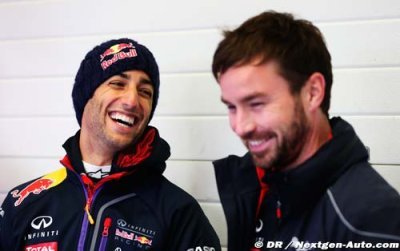 Ricciardo to make own way at Red Bull - Vettel
