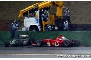 Brazil moves tractor after Bianchi crash