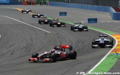 McLaren looks to keep up with Red Bull in Britain