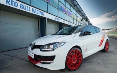 Kvyat signera un chrono avec une Mégane RS dans l’Albert Park
