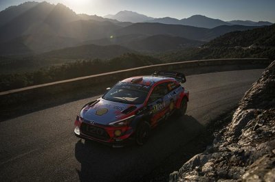 Tour de Corse, samedi&nbsp;: Neuville leader surprise du rallye