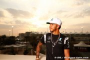Hamilton engaged in mind 'tricks' - Wolff