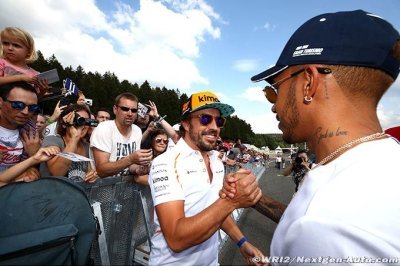 ‘Personne ne profite de ses points faibles’&nbsp;: Alonso reviendrait bien en F1 pour battre Hamilton 
