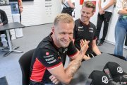 Magnussen admits he could lose F1 race seat