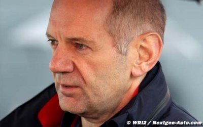Adrian Newey tente aussi de se relaxer