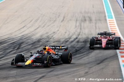 Verstappen résiste aux Ferrari et gagne à Miami devant Leclerc