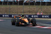 Norris bat Hamilton pour la pole en Hongrie, Verstappen à la faute
