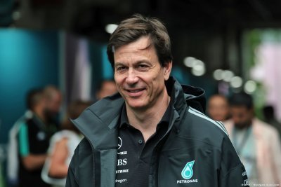 Verstappen échappe encore à Mercedes F1, Wolff lui donne déjà rendez-vous
