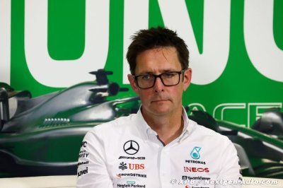 Mercedes open to reuniting with sacked de Vries