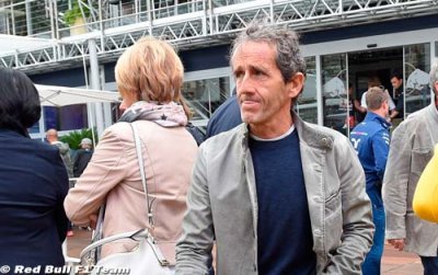 Social media ’bad for F1’ - Prost