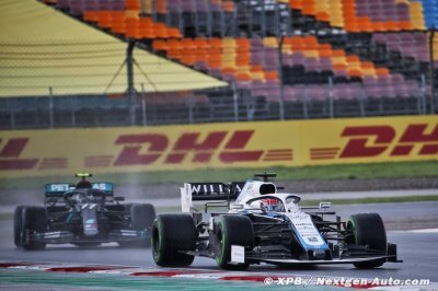 Russell ressent ’un peu de frustration’ en fond de peloton