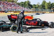 Mercedes appelle la F1 à agir contre 'les tactiques à la Verstappen'