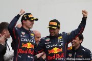 Verstappen voit un Pérez 'beaucoup plus heureux' cette année