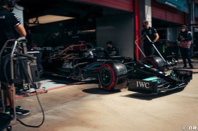 Wolff tips Hamilton to stay at Mercedes