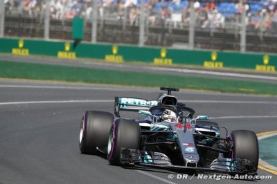 Hamilton powers to Melbourne pole ahead of Ferrari