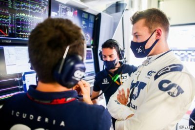 Menacé par Tsunoda, Kvyat ne s’inquiète pas des rumeurs croissantes