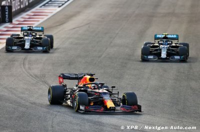 Mercedes ’slowed itself down’ in Abu Dhabi