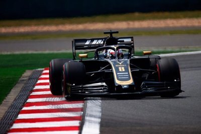 Une casse d’aileron perturbe la journée de Grosjean