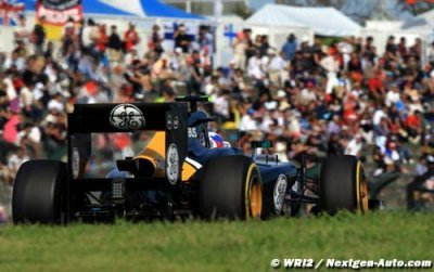 Vitaly Petrov plagued by KERS and radio issues during the race