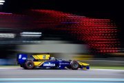 Yas Marina, Course 1 : Victoire de Rowland dans la nuit