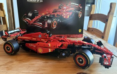 On a construit la Ferrari SF-24 - Lego Technic